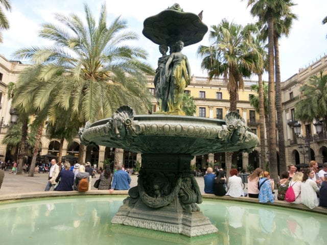 Plaça Reial - Prestige Barcelona Tourist Guide